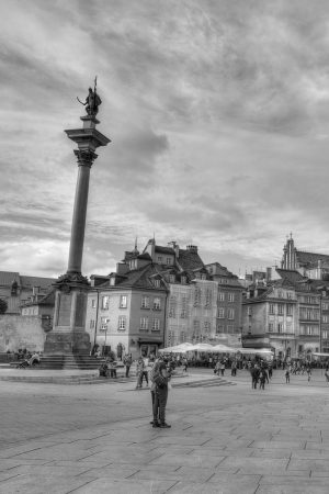 warsaw-g8640a0f7c_1920-photoaidcom-greyscale